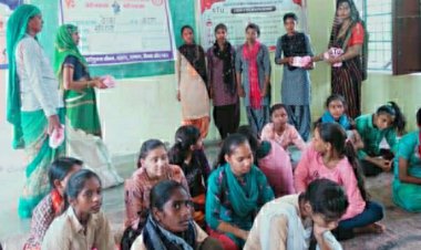 आईएम शक्ति उड़ान योजना को लेकर जाजम बैठक मे किशोरी बालिकाओं को खानपान को लेकर दी जानकारी