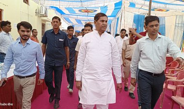 जयपुर पंचायती राज मंत्री के खिलाफ महापड़ाव शुरू होते ही दो गुटों में बंटे सरपंच: एक गुट कर रहा विरोध तो दूसरा समर्थन