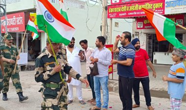 बीएसएफ द्वारा आयोजित आजादी महोत्सव के उपलक्ष में तिरंगा यात्रा का किया गया भव्य स्वागत