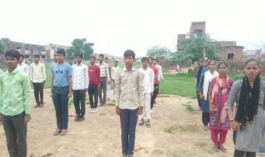 75 वे आजादी अमृत महोत्सव को लेकर विद्यार्थियों ने की पीटी परेड की तैयारी