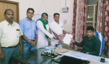 अंतर जिला औरअन्तः जिला स्थानांतरण पर रोक लगा देने के विरोध में राजस्थान शिक्षक संघ राष्ट्रीय शाखा भुसावर ने सौपा मुख्यमंत्री व शिक्षा मंत्री के नाम ज्ञापन