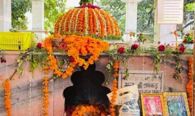 मेले पर लक्कड़ बाबा को ज्योत जला भक्तों ने मांगी मन्नत: भण्डारे में पाईं प्रसादी