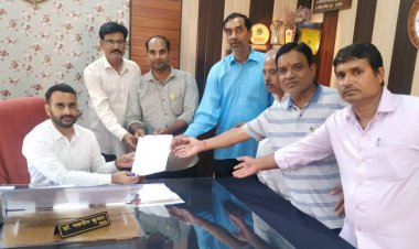 तृतीय श्रेणी अध्यापक संवर्ग स्थानांतरण पर लगी अघोषित रोक निरस्त करवा स्थानांतरण प्रक्रिया प्रारंभ करवाने हेतु एसडीएम को सौपा ज्ञापन