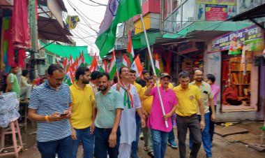 विशाल तिरंगा रैली तिरंगा झंडे के साथ भारत माता के जयकारों से गुंजा शहर