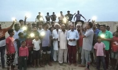 इंदर मेघवाल हत्याकांड में दोषियों को फांसी देने की मांग को लेकर और श्रद्धांजलि देने के लिए गांव 73 एनपी में कैंडल मार्च निकाला