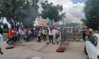 चंद्रशेखर रावण की गिरफ्तारी के विरोध में भीम आर्मी ने किया चक्का जाम: विरोध प्रदर्शन