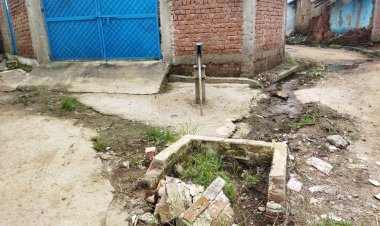 ग्राम पंचायत अंतर्वेद गनयारी मे 6 माह से पड़ा हैंडपंप खराब: बूंद बूंद पानी को तरस रहे ग्रामीण