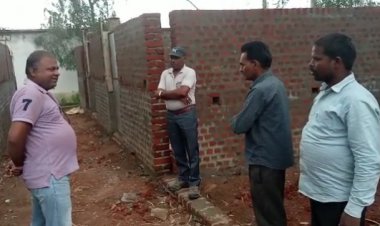 बुजबुजा पंचायत में घटिया निर्माण कार्य की जांच करने पहुंचे सहायक यंत्री ने लगाई एजेंसी को फटकार दिए गुणवत्ता पूर्ण तरीके से निर्माण कराने के निर्देश