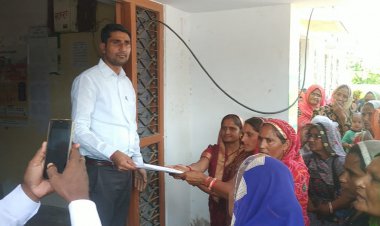 आंगनबाड़ी संघ ने मानदेय नहीं मिलने व अन्य मांगों को लेकर एसडीएम को सौंपा ज्ञापन