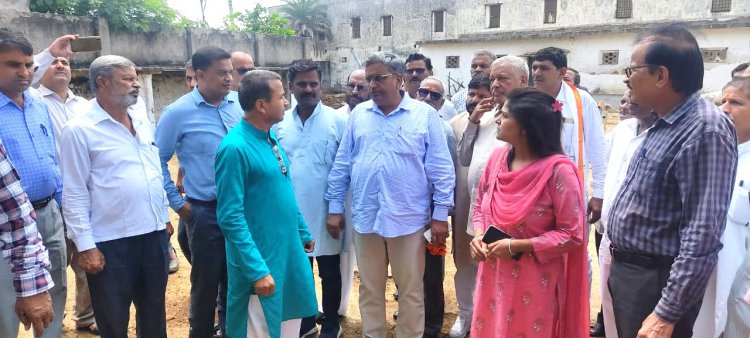 कृषि पशुपालन मंत्री लालचंद कटारिया ने शाहपुरा में गौशाला का किया निरीक्षण