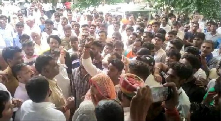 जालौर में मासूम इंद्र मेघवाल की हत्या को लेकर उदयपुरवाटी सर्व समाज के लोगों ने निकाली आक्रोश रैली, सौंपा ज्ञापन