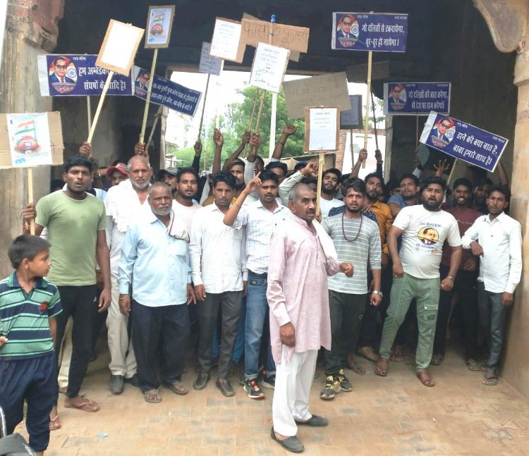 आरोपी को फांसी दो: दलित छात्र की निर्ममता से हत्या के विरोध में पहाड़ी व संहसन जाटव समाज ने रैली निकाल किया प्रदर्शन