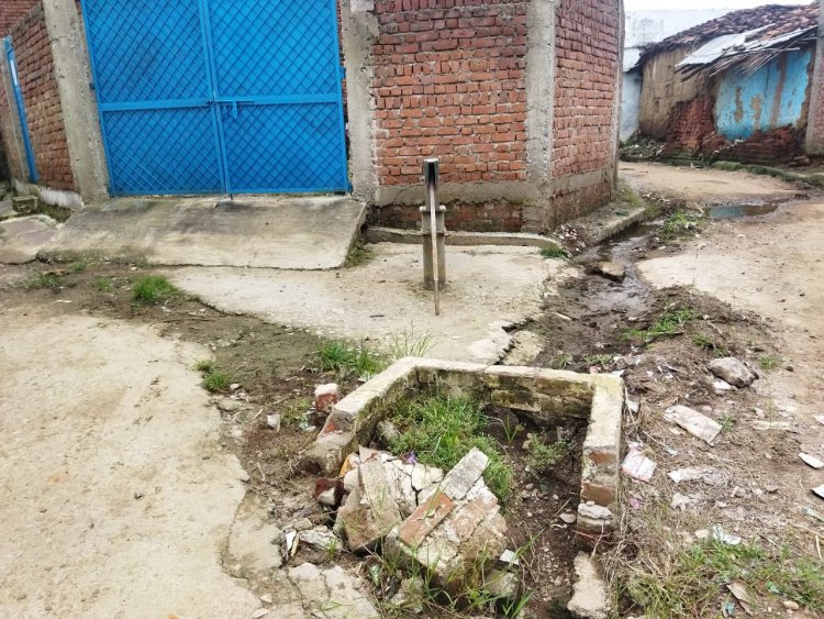 ग्राम पंचायत अंतर्वेद गनयारी मे 6 माह से पड़ा हैंडपंप खराब: बूंद बूंद पानी को तरस रहे ग्रामीण