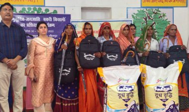 केन्द्रीय बकरी अनुसंधान संस्थान मकदूम के वैज्ञानिकों ने महिलाओं को सिखाए आधुनिक बकरी पालन गुर