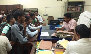 राजकीय महाविद्यालय मे असुविधाओ का आलम: छात्र छात्राओं ने मुख्यमंत्री के नाम एसडीएम को सौंपा ज्ञापन