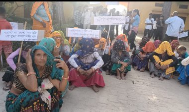 कुट्टीन साबदास गांव के आधा दर्जन घरो में हुई चोरी का मामला: वारदात के 12 दिन बाद भी पुलिस के हाथ खाली, ग्रामीणों ने थाने पर किया प्रदर्शन