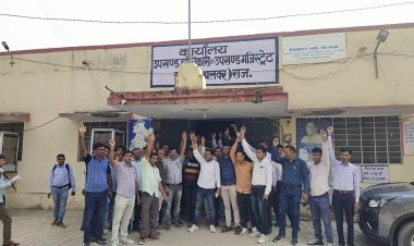 शिक्षक संघ एवं पंचायती राज कर्मचारी यूनियन रामगढ़ के कर्मचारियों ने अपनी विभिन्न मांगों को लेकर मुख्यमंत्री के नाम सौंपा ज्ञापन