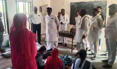 ACBEO और प्रधान ने किया स्कूलों का औचक निरीक्षण: बच्चों का शैक्षिक स्तर मिला कमजोर, संस्थाप्रधानों को सुधार करने के दिए निर्देश