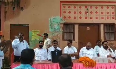 रेलवे की खाली जमीन में बाउंड्री वॉल बनने की सूचना मिलने से आसपास की कॉलोनियों में मचा हड़कंप: समस्या को लेकर सांसद से मिले लोग