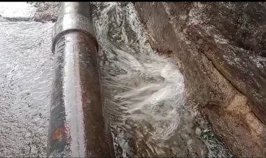 लिकेज से टंकी में पहुँच रहा आधा पानी बाकी बर्बाद हो रहा जिम्मेदार मौन: टंकी भरने की पाइप लाइन टूटने से एक चौथाई पानी बह रहा व्यर्थ