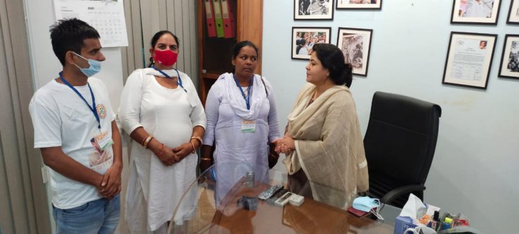 महंगाई के खिलाफ कांग्रेस का दिल्ली के रामलीला मैदान में हल्ला बोल कार्यक्रम में पहुंची महिला कांग्रेस सेवादल जिला अध्यक्ष गोगा देवी नायक