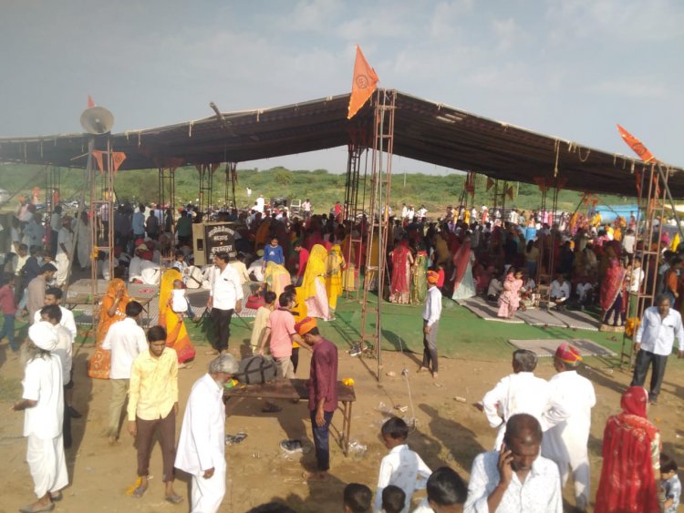 कुशालपुरा में महिलाओं ने सरोवर के परिक्रमा लगाकर किया समुन्द्र मंथन
