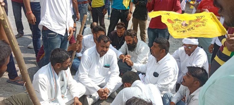 जयपुर में गिरफ्तार हुए सैनी समाज के लोगो की रिहाई की मांग को लेकर लोगों ने उदयपुरवाटी-भैरूघाट पर लगाया जाम