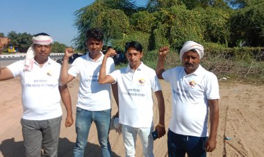 भरतपुर जिले के ई मित्र प्लस मशीन ओपरेटरों ने विभिन्न मांगों को लेकर गुजरात के पालनपुर किया कूच