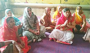 संत लालदास व पीर बाबा को चढ़ाई चादर: कई प्रांतों के श्रद्धालु रहे मौजूद