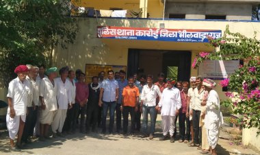 गांव के पास चल रहे क्रेशर प्लांट द्वारा ज्यादा होल कर ब्लास्टिंग करने से ग्रामवासी आक्रोशित