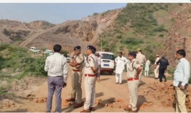 जिला कलेक्टर ने देखा विजासना का पहाड का मौका, जाना वैध -अवैध खान गिरने का कारण