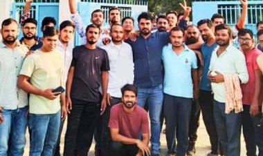 धृतराष्ट्र बने कांग्रेसी नेता: कांग्रेस ने की युवाओं के साथ वादाखिलाफी, हम मर जाएंगे लेकिन पीछे नहीं हटेंगे- उपेन यादव