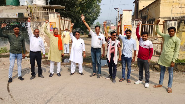 दिपावली के मौके पर राजस्थान कांग्रेस सरकार की द्वारा बिजली बिलों मे की गई बढ़ोत्तरी को लेकर भाजपा कार्यकर्ताओं ने किया प्रदर्शन