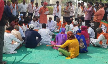 राजस्थान सरकार की जन विरोधी नीतियों के खिलाफ भाजपा का धरना प्रदर्शन और राज्यपाल के नाम उपखंड अधिकारी को 18 सूत्री मांगों को लेकर सौंपा ज्ञापन