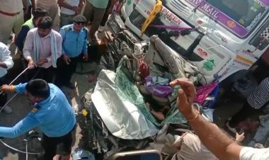 जयपुर-आगरा नेशनल हाईवे स्थित अमोली टोल प्लाजा पर ट्रोला ने कार को बुरी तरह रौंदा: दो की मौत
