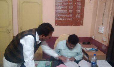 जिला कलेक्टर आलोक रंजन ने वैर उपखंड मुख्यालय पर स्थित सरकारी कार्यालयों का किया निरीक्षण