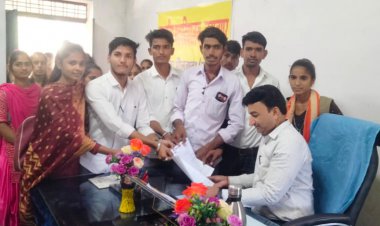 एक मंच पर एनएसयूआई और एबीवीपी: पांच सूत्रीय मांगों को लेकर छात्र संघ ने प्राचार्य को सौंपा ज्ञापन