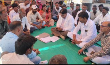 पूर्व विधायक भिंडर ने धरना स्थल का किया दौरा: कर्मचारियों ने मुख्यमंत्री के नाम उपखंड अधिकारी को ज्ञापन सौंपा