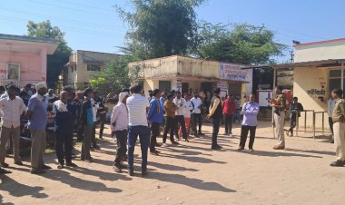 21 वर्षीय युवक का पेड़ से लटका मिला शव, गांव में छाया शोक