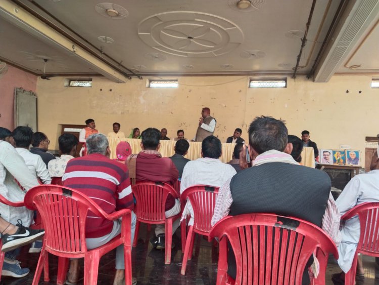 नौगावा में हुई ओबीसी भाजपा मोर्चा की बैठक: सुदेश खामरा ने कहा पार्टी के कार्यकर्ता होते हैं रीड की हड्डी