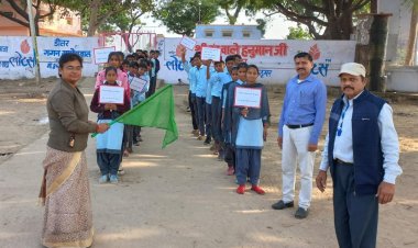 संविधान सप्ताह के समापन के अवसर पर छात्र छात्राओं ने स्लोगन लिखी पट्टीकाओ के साथ निकाली रैली