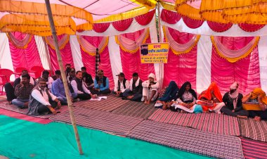 न्याय के लिए चौथे दिन भी धरने पर बैठी रही शहीद वीरांगना राधा देवी