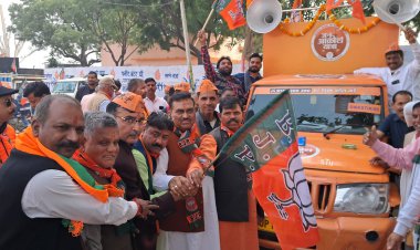 भाजपा कार्यकर्ताओं ने पूजा अर्चना कर किया जनाक्रोश रथ का शुभारंभ