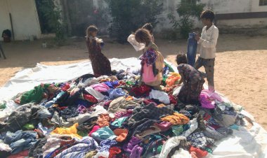 क्रिसमस से पहले गरीबों के चेहरे पर आई खुशी: बच्चों को निशुल्क वितरित किए गर्म कपड़े