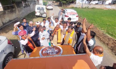 पूर्व प्रधान राजेंद्र मीणा व भाजपा कार्यकर्ताओं ने महूखेड़ा से पूजा अर्चना कर तृतीय दिवस रवाना किया जन आक्रोश रथ