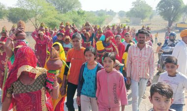 नेवरी में कलश यात्रा के बाद श्रीमद्भागवत कथा का हुआ शुभारंभ
