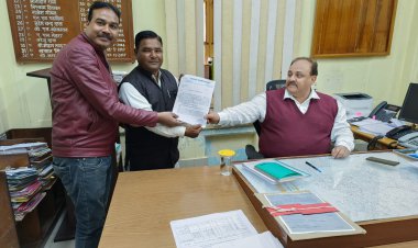 अतिरिक्त जिला कलेक्टर उत्तम सिंह शेखावत को मुख्यमंत्री के नाम सौंपा ज्ञापन