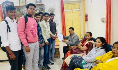 राजकीय महाविद्यालय में स्नातक विद्यार्थियों के सप्लीमेंट्री फॉर्म की तिथि बढ़ाने हेतु प्राचार्य को सौंपा ज्ञापन