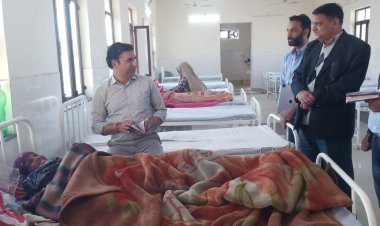 अलवर जिला कलेक्टर ने किया रामगढ़ सीएचसी का औचक निरीक्षण: कमियों को लेकर चिकित्सा अधिकारी को दिए दिशानिर्देश