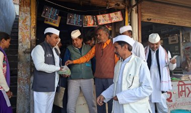 कांग्रेस सेवा दल ने भारत जोड़ो कार्यक्रम के तहत कठूमर कस्बे में बांटे पीले चावल